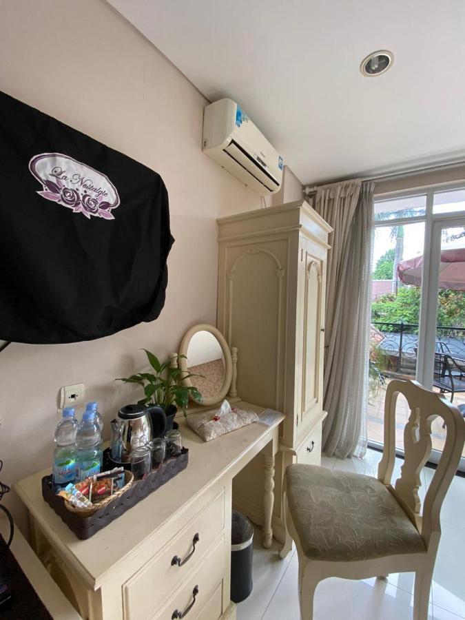 La Nostalgie Boutique Guest House Bandung Esterno foto