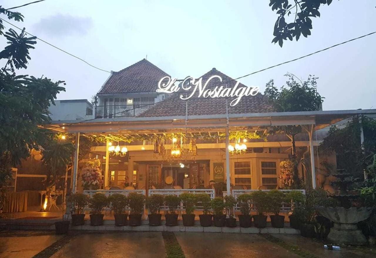 La Nostalgie Boutique Guest House Bandung Esterno foto