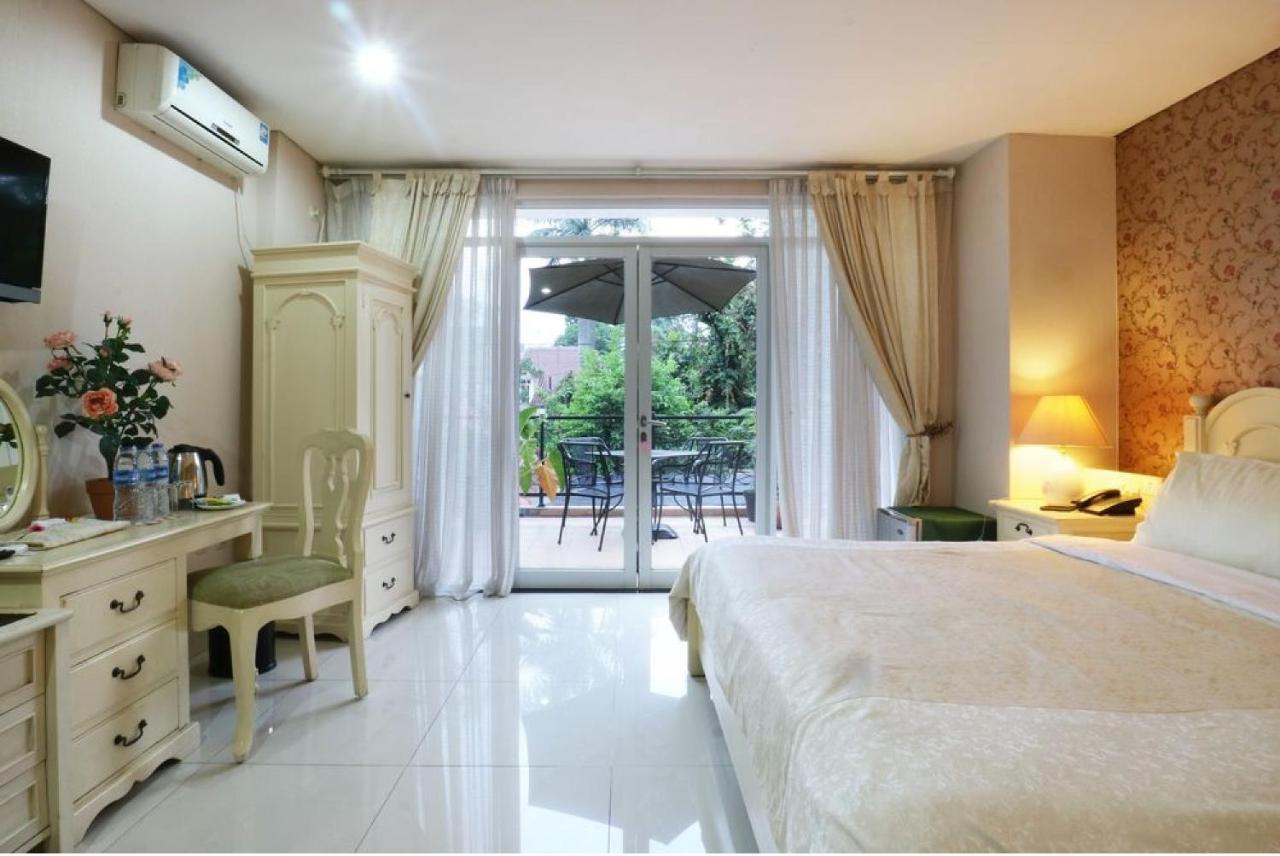 La Nostalgie Boutique Guest House Bandung Esterno foto