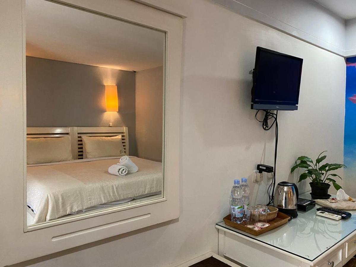 La Nostalgie Boutique Guest House Bandung Esterno foto