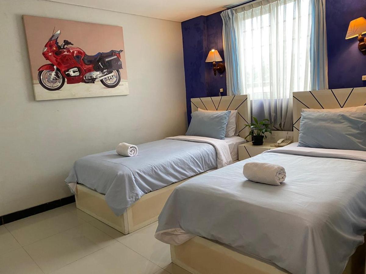 La Nostalgie Boutique Guest House Bandung Esterno foto