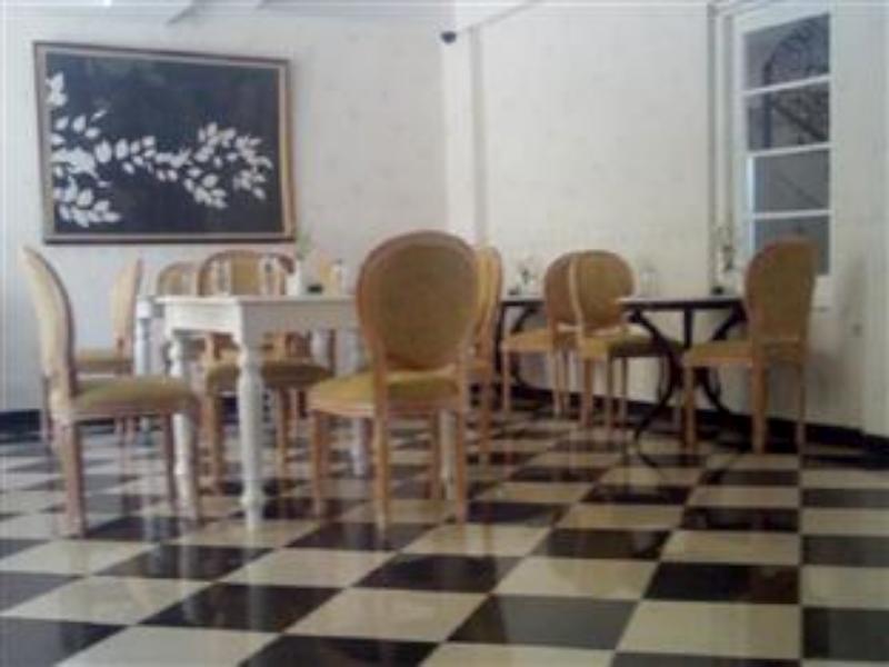 La Nostalgie Boutique Guest House Bandung Esterno foto