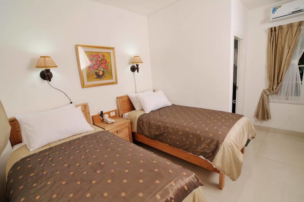 La Nostalgie Boutique Guest House Bandung Esterno foto