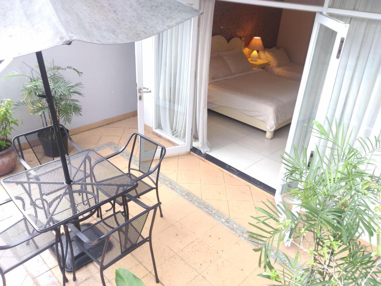 La Nostalgie Boutique Guest House Bandung Esterno foto
