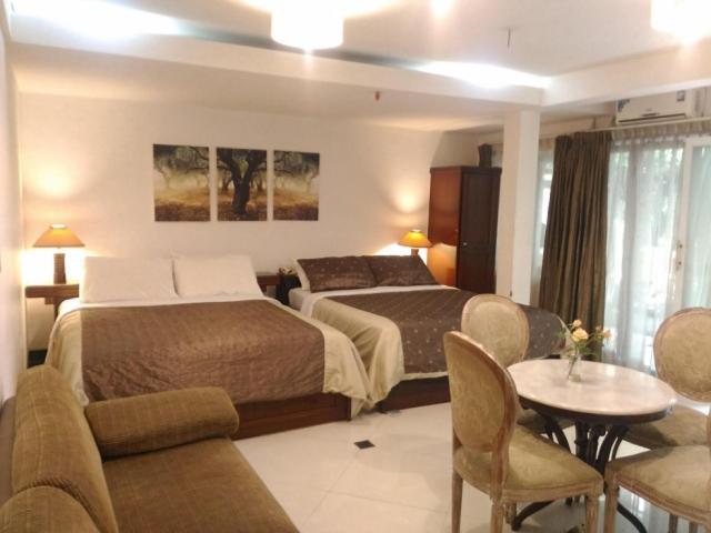 La Nostalgie Boutique Guest House Bandung Esterno foto