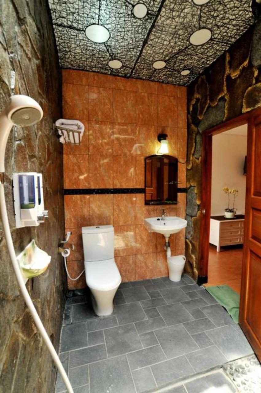 La Nostalgie Boutique Guest House Bandung Esterno foto