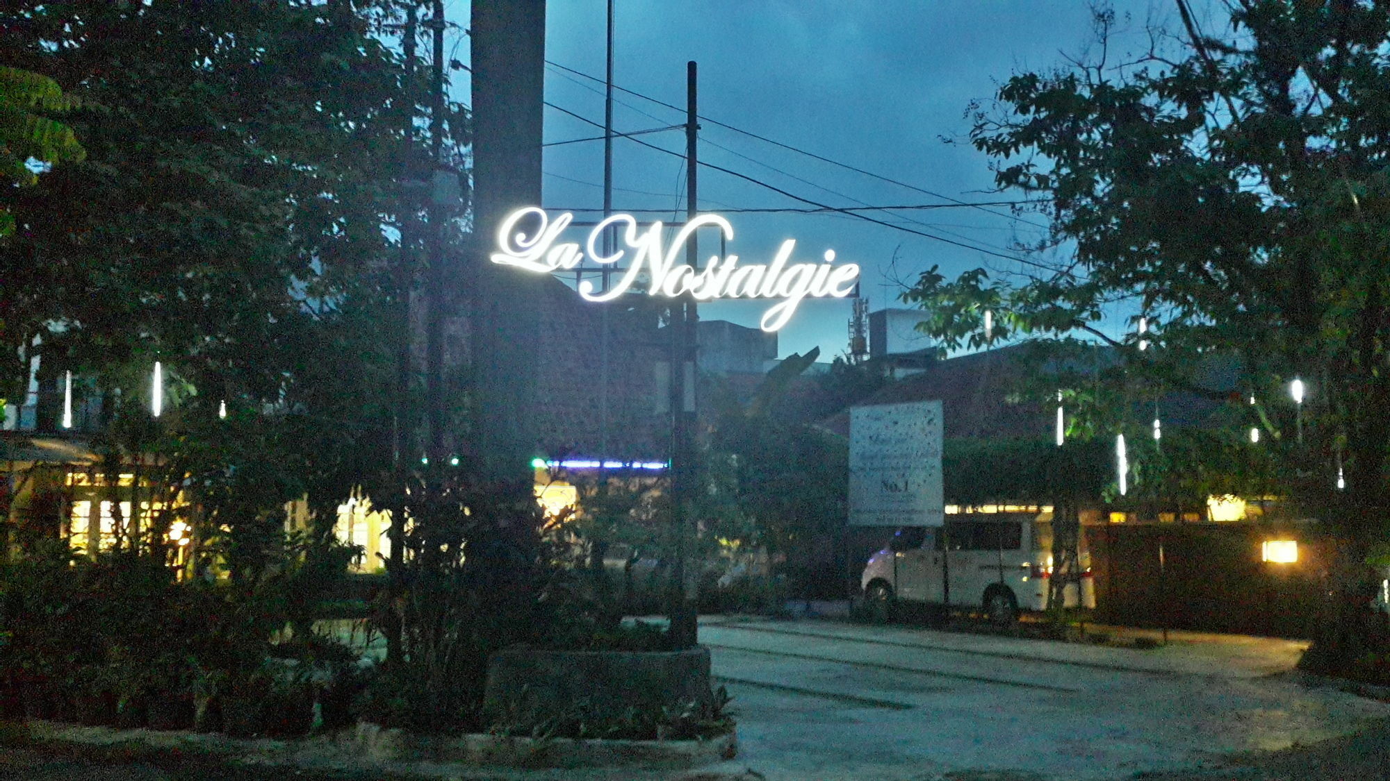 La Nostalgie Boutique Guest House Bandung Esterno foto